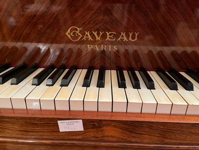 null GAVEAU
Piano quart de queue
Placage de palissandre 
N°74360 - "Labrousse, Facteur...