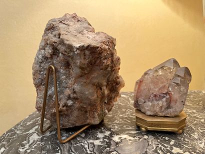 null Deux cristaux de roche au naturel
H : 19,5 cm pour la plus haute 
On y joint...