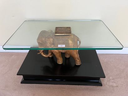 null Table basse à décor d'éléphant en métal doré, socle en bois noirci et plateau...