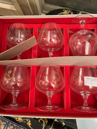 null Lot de verrerie diverse comprenant cristal et verres avec vase, coupes, raviers,...