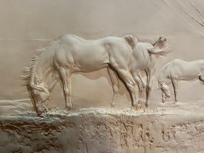 null Frédéric JAGER (1957)
Bas-relief en plâtre représentant des chevaux. 
Signé,...