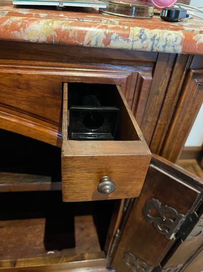 null Hunting sideboard in molded walnut, two doors and two drawers. Red breccia marble...