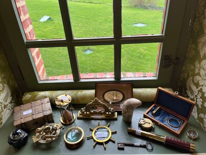 null Lot de d'objets de marine comprenant des instruments de mesure, dont sextan...