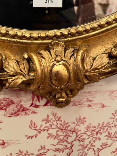 null Oval bevelled mirror, wood and gilded stucco frame, acanthus leaves and flowers,...