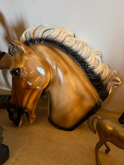 null Lot of various statuettes of horses: glass, plaster, wood, bronze, white porcelain,...