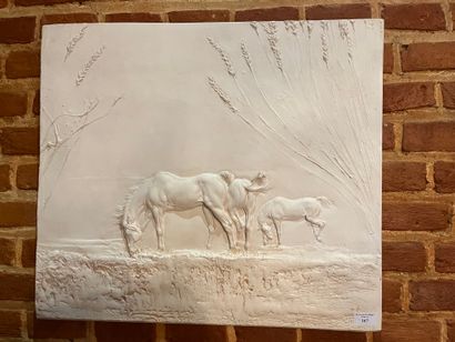 null Frédéric JAGER (1957)
Bas-relief en plâtre représentant des chevaux. 
Signé,...