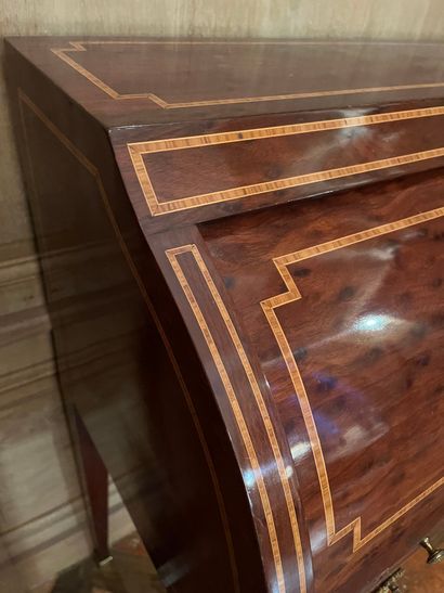 null Small cylinder desk in mahogany veneer, framed with light fillets, three drawers...