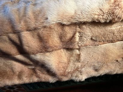 null Fur cover. Lined.
About 230 x 210 cm

COLLECTION by appointment and PRESENTATION...