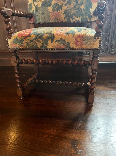 null Armchair in turned wood. 17th century. 
Upholstered in velvet with polychrome...