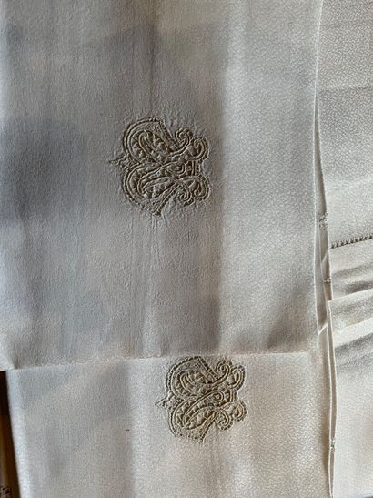 null Tablecloth in granite cotton, embroidery days and crossed days, embroidery openwork...