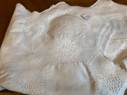 null Set of two tablecloths in cotton and crochet lace, one with an embroidered H...