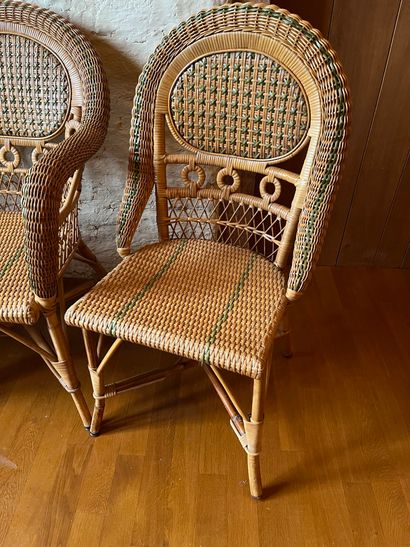 null Canapé en osier naturel et vert, on y joint deux chaises du même modèle 
H :...