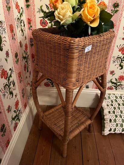 null Wicker planter, four feet. Height : 75 cm


COLLECTION by APPOINTMENT and PRESENTATION...