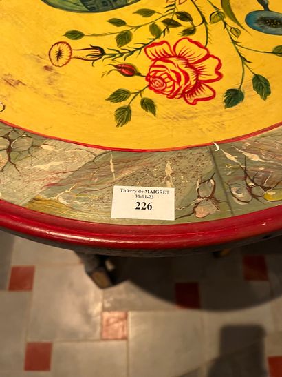 null Round pedestal table in lacquered wood with polychrome decoration of flowers,...