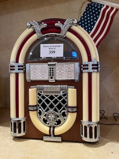 null Lot of USA trinkets: Uncle Sam statuette (accidents), JukeBox battery radio,...