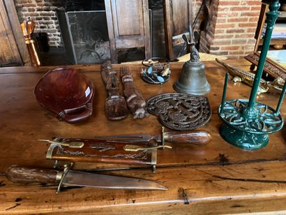 Lot of various trinkets including a bell,...