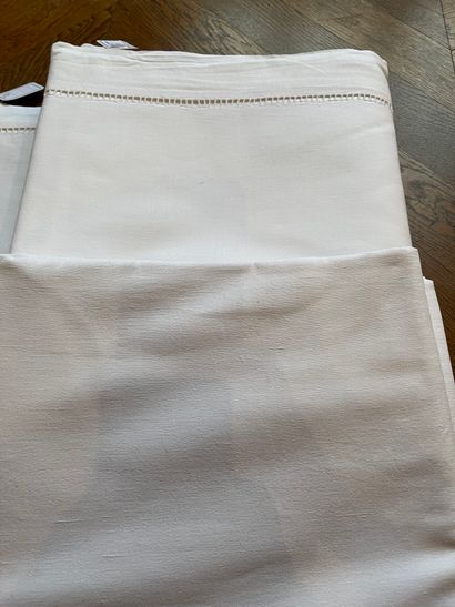 null Lot de six draps pour lit de deux personnes en coton, broderie de jours 
Lot...