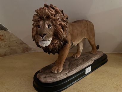 null Lion walking in resin on a base 
Length : 41 cm

COLLECTION by APPOINTMENT and...