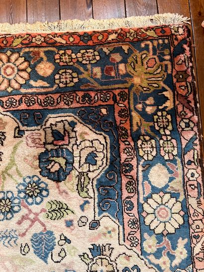 null Nahavan wool carpet (Iran) 
central medallion decoration on a cream background,...