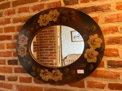 Oval mirror with wooden frame, lacquered...