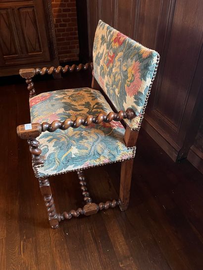 null Armchair in turned wood. 17th century. 
Upholstered in velvet with polychrome...