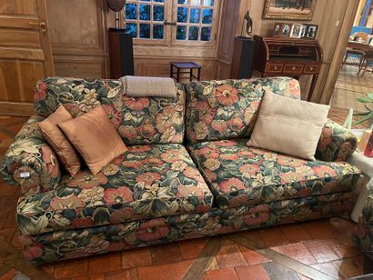 null Pair of comfortable sofas, polychrome decoration of flowers. 
H : 80 - W : 205...