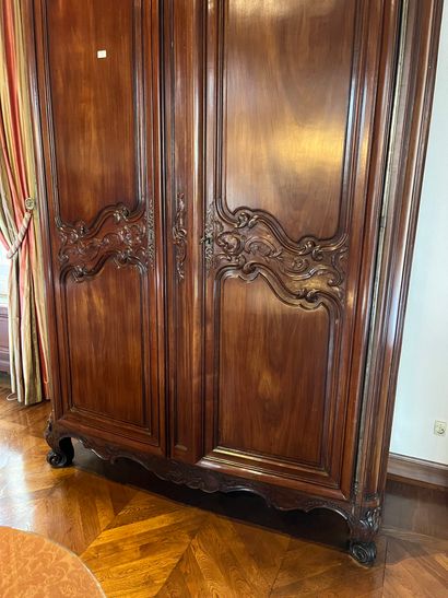 null Large cabinet called port, in mahogany molded and carved with foliage and shells,...