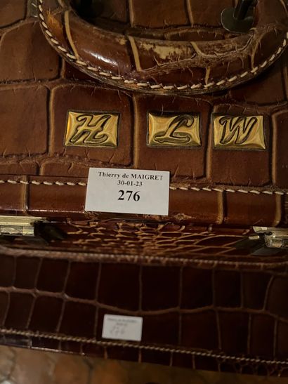 null Lot de quatre bagages en cuir, façon croco, monogramme.
PADGITT’S DALLAS (USA)
L...