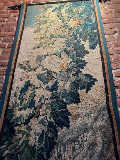 null Element of tapestry in wool and silk representing a greenery. Aubusson, 17th...