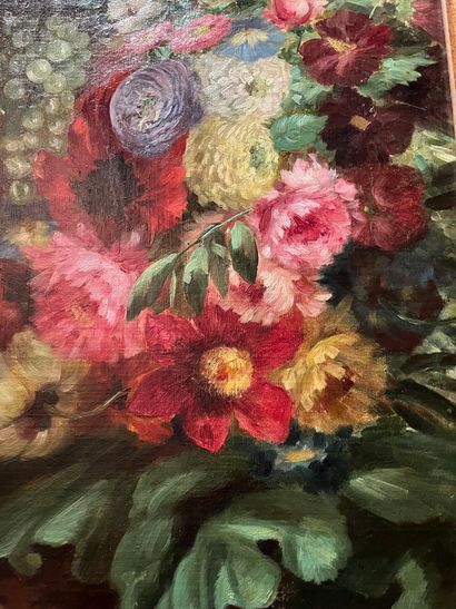 null French school of the 19th century
"Bouquet of flowers 
Two oil on canvas marouflaged...