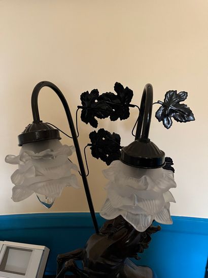 null Lamp prancing horse in black patinated composition, two white glass tulips,...