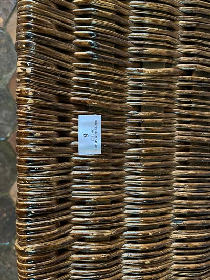 null Wicker trunk. 
H : 40 - W : 90 - D : 50 cm (small chips)


COLLECTION by APPOINTMENT...