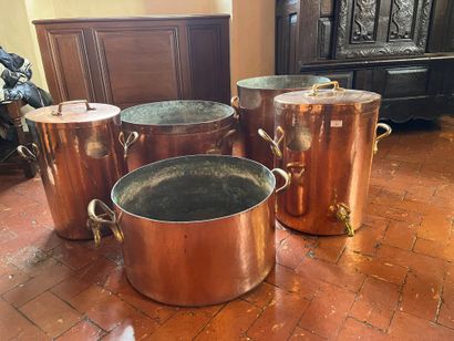 Lot of copperware including two fountains...