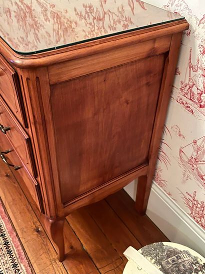 null Stained wood chest of drawers, three drawers. Transitional style.
(Protective...