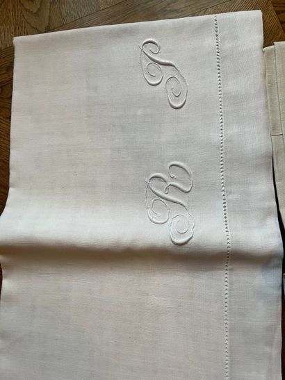 null Four linen sheets for double bed, Monogram R P embroidered, crossed days
Lot...