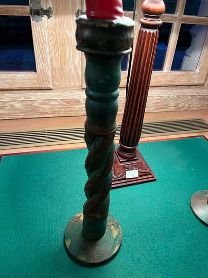 null Wooden lamp stand, fluted. 20th century. H : 50 cm 
Two wooden candlesticks...