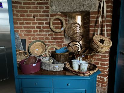 Basketry: baskets, baskets .

COLLECTION...