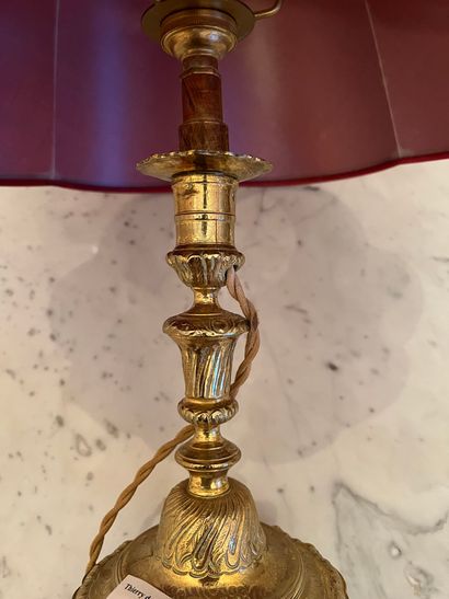 null Two candlesticks in bronze, mounted in lamp.
H: 42 cm (Total height with lampshade)


COLLECTION...