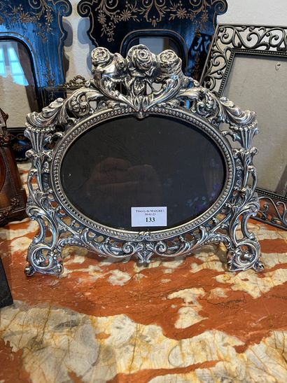 null Lot of blackened wood photo frames, one in openwork metal, one in carved composition...