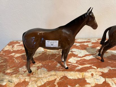 null Two brown horses in porcelain. Beswick - England 20th century
H : 20 - W : 24...