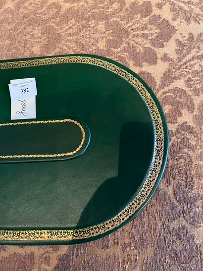 null Green leather element, gilding with iron to conceive the table plans 
41 x 22...