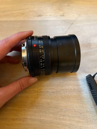 null Leica R4 camera and Summicron R lens Leitz Wetzlar 
Lot sold as is without warranty,...