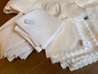 null Set of two tablecloths in cotton and crochet lace, one with an embroidered H...