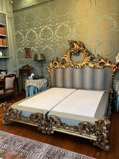 Gilded wood bed, richly carved with acanthus,...
