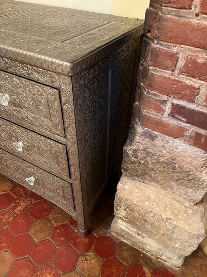 null Wooden chest of drawers entirely covered with metal with embossed decoration....