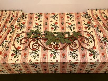 null Wrought iron element lacquered green and pink, interlacing and foliage.
About...