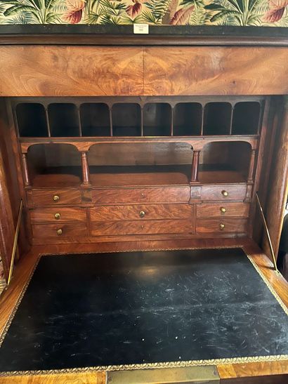 null Straight mahogany and mahogany veneer secretary, uprights with column. 
It opens...