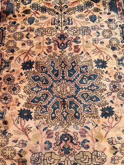 null Nahavan wool carpet (Iran) 
central medallion decoration on a cream background,...