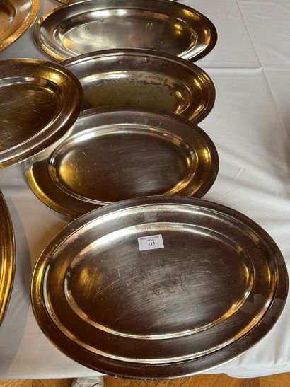 null Ensemble de onze plats ovales en métal argenté, certains de la maison CHRISTOFLE,...