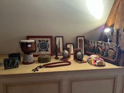 Lot of souvenirs including frames with a...